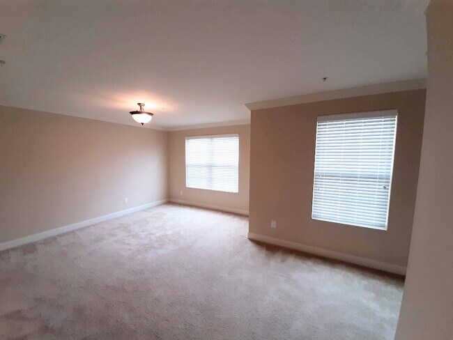 Building Photo - 105 Ambassador Private Cir