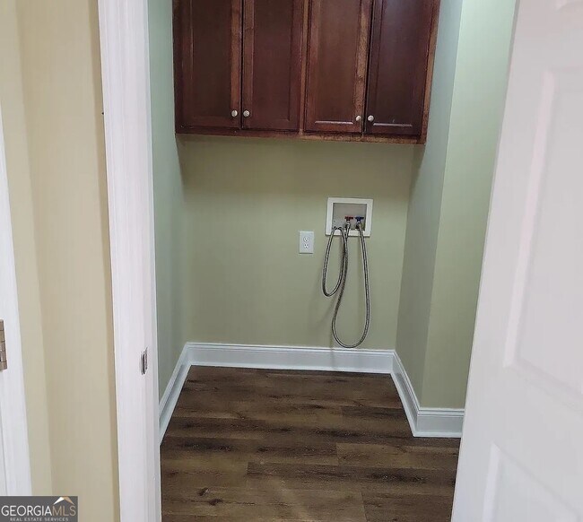 Building Photo - 4770 Colham Ferry Rd