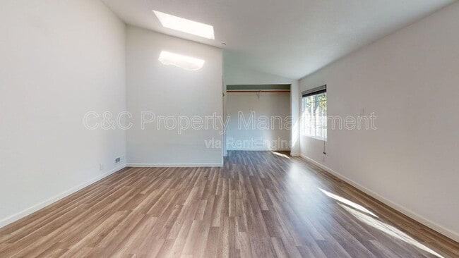 Building Photo - 419 Watson St