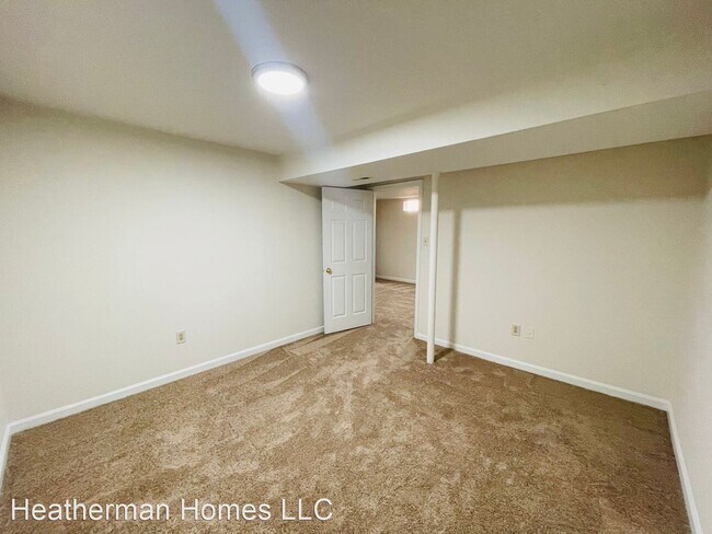 Building Photo - 4 br, 2.5 bath House - 9 Emerson Ct