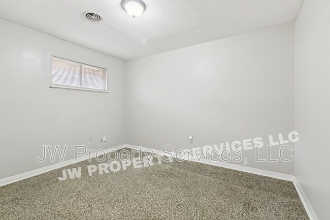 Building Photo - 124 Lake Ave
