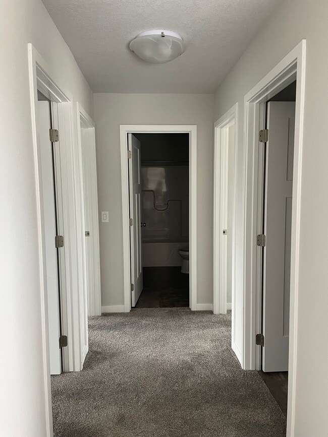 Building Photo - 3 bedroom 3 bathroom Single-Family Home in...