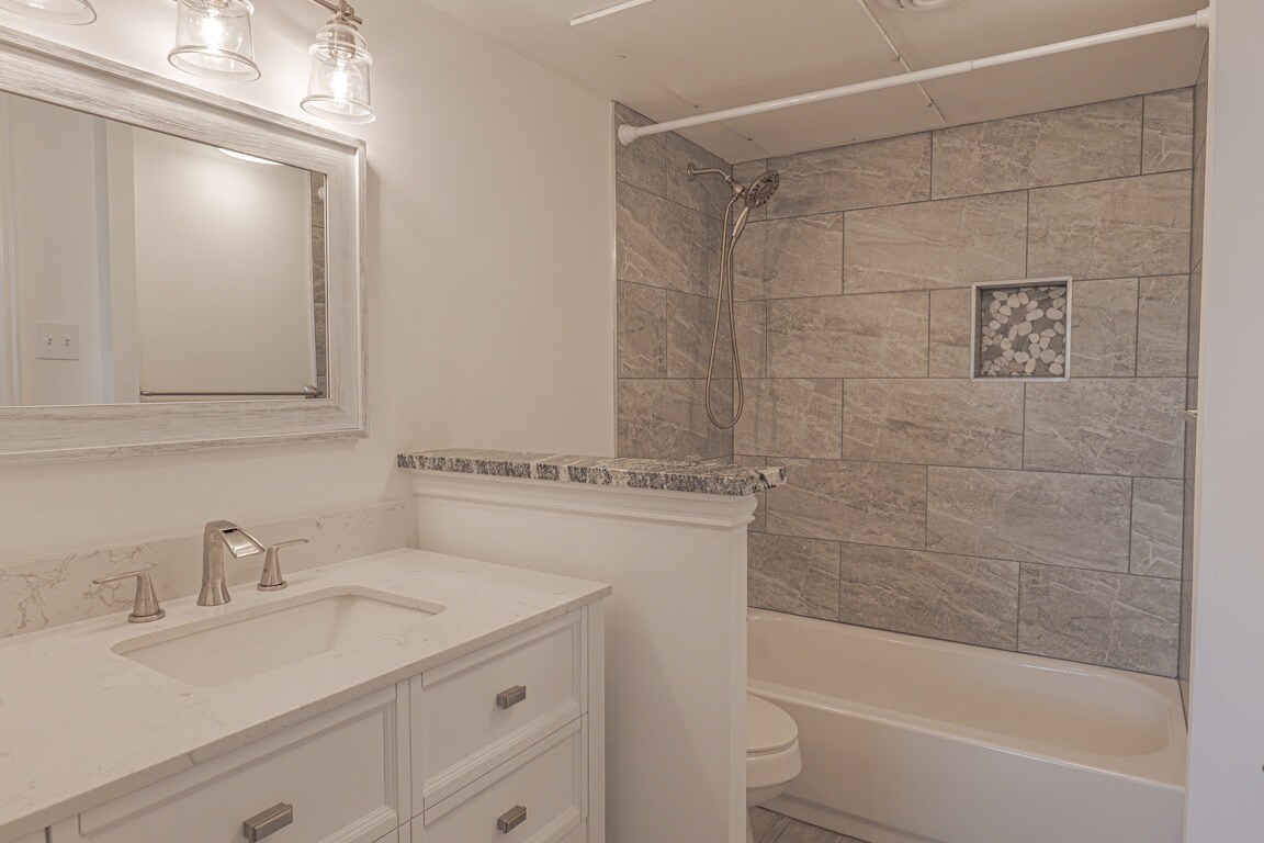 Building Photo - 8087 Meadow Rd