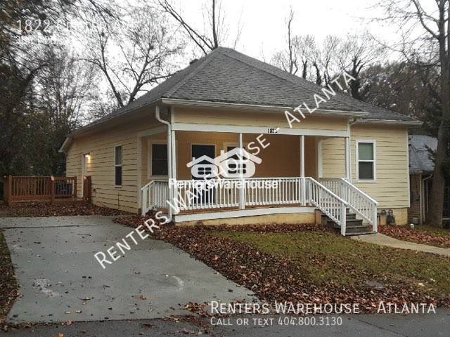 Primary Photo - Charming 3 BR 2 Bath with Gleaming Hardwoo...