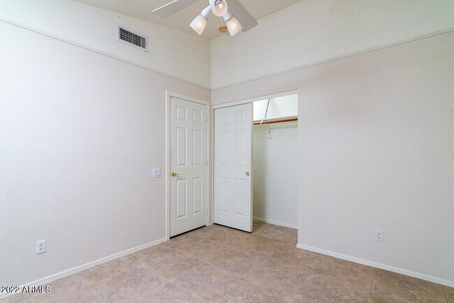 Building Photo - 4715 E Briarwood Terrace