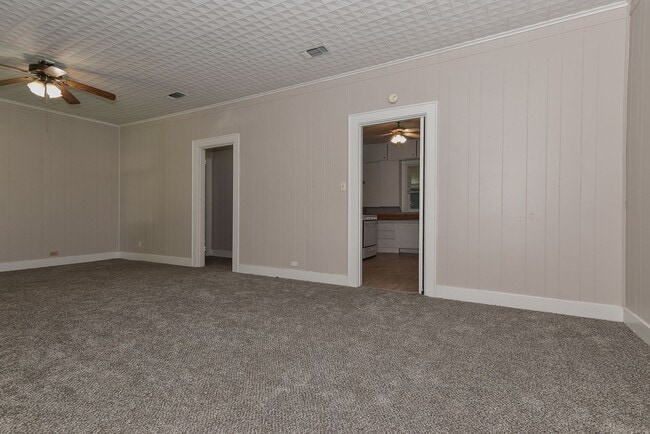Building Photo - 3814 Roberts- House
