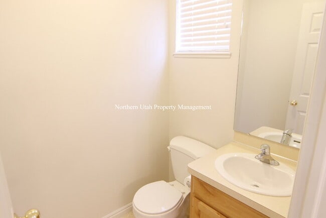 Building Photo - 2 Bed, 1.5 Bath, HVAC