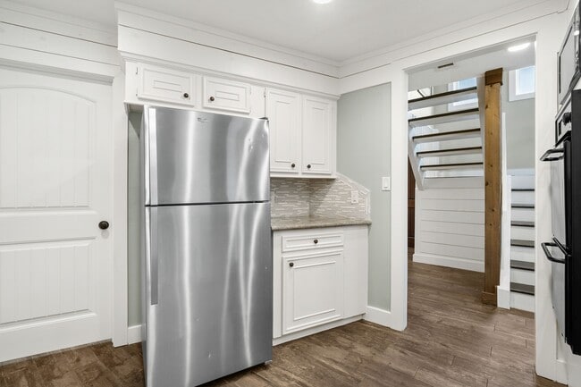 Building Photo - 3203 Poe Dr