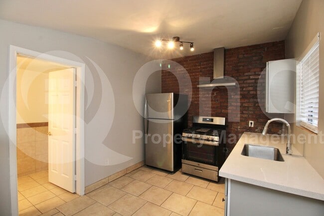 Building Photo - 1548 W McKinley St