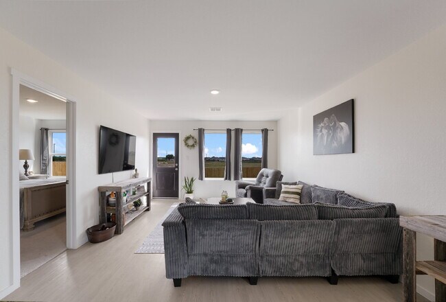 Building Photo - "NO RENT UNTIL SEP 1! Charming 4-Bedroom Oasis with 2 Full Baths in Converse - 1500 Sq Ft of Comf...