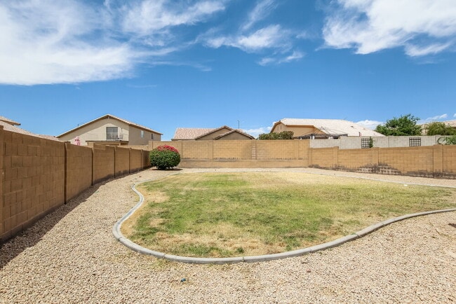 Building Photo - 3910 N 125th Dr