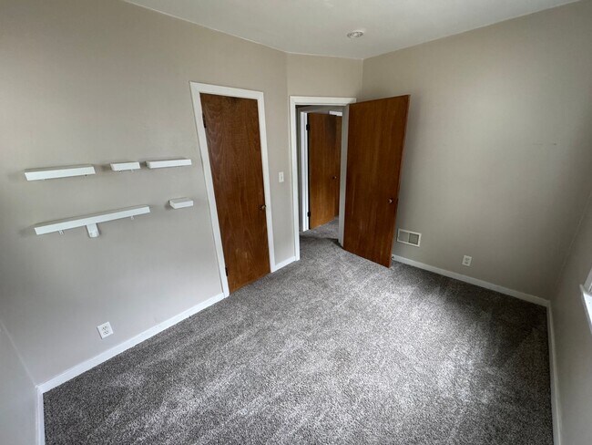 Building Photo - 3 Bedroom Cedar Falls House