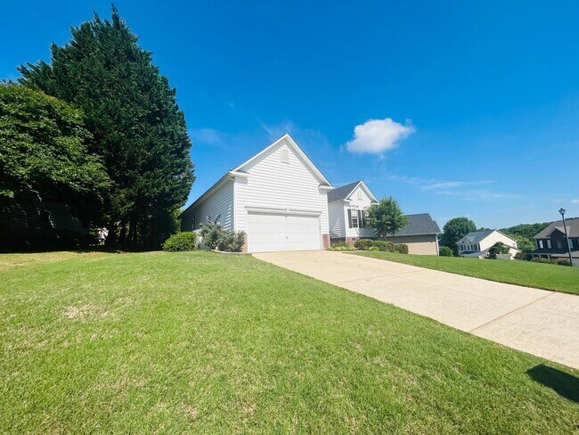 Building Photo - Charming 3-Bedroom Ranch in Greer’s Covete...
