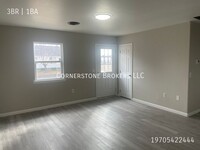 Building Photo - Fully remodeled, three bedroom apartment