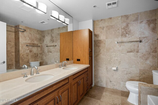 Building Photo - 7137 E Rancho Vista Dr