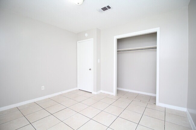 Building Photo - 2-Bedroom Duplex Near UWF – Tile Floors, G...