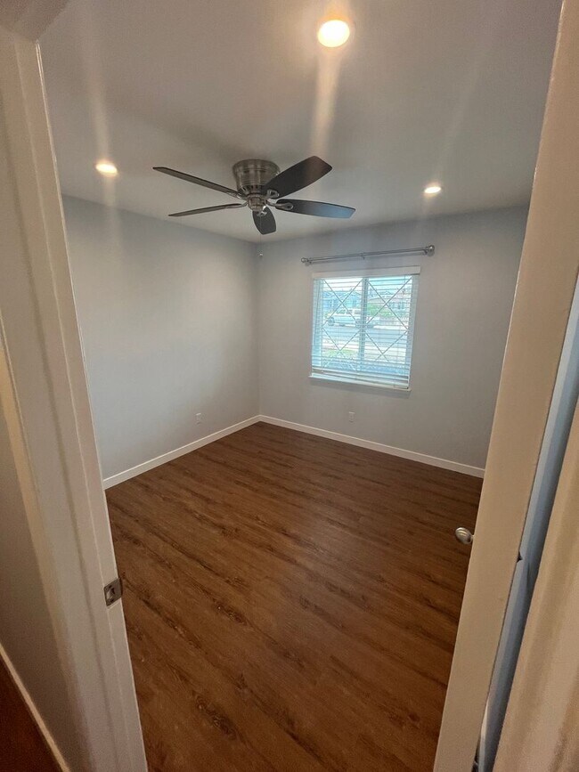 Building Photo - CHARMING 3BD/2BA SINGLE FAMILY HOME IN CLA...