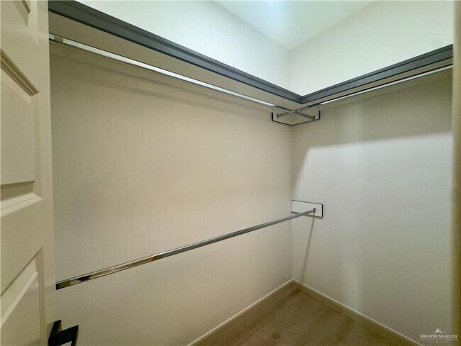 Building Photo - 1303 Rosewood Ln