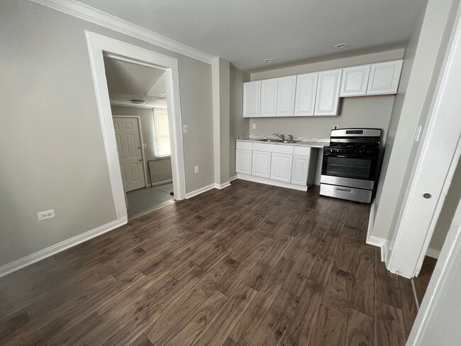 Building Photo - Renovated 3BR house in Portland