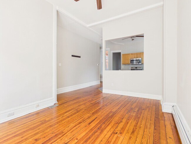 Building Photo - 206 Kelker St