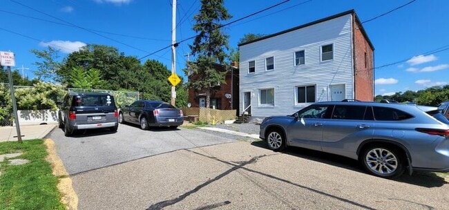 Building Photo - 128 Martsolf Ave