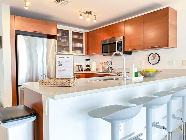 Building Photo - 3256 NE 1st Ave