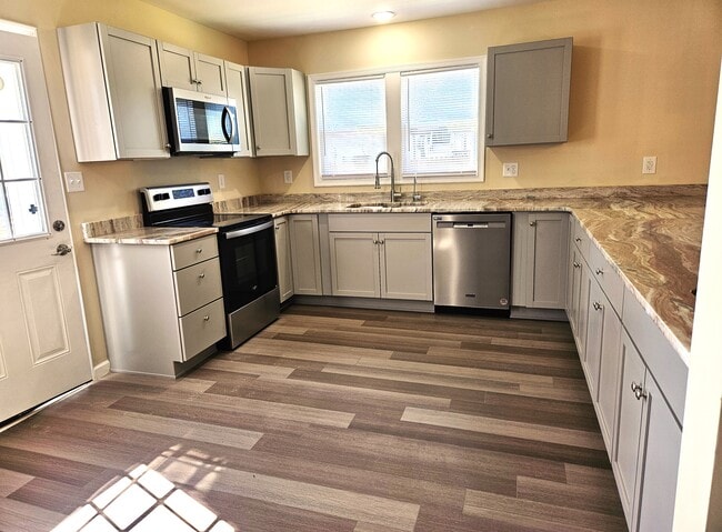 Building Photo - 1840 Cedar Hall Rd