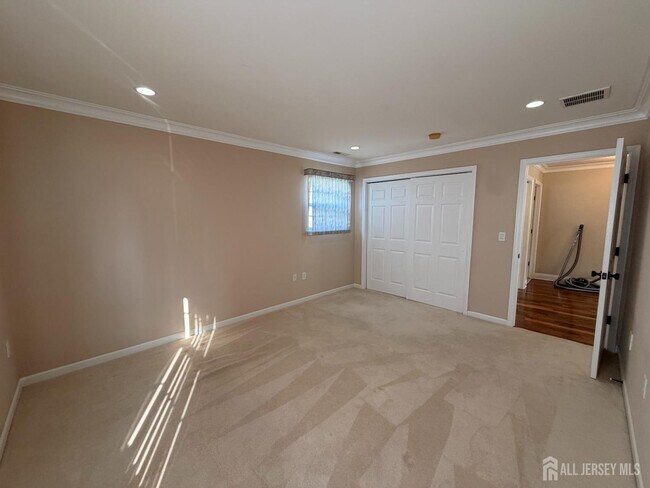 Building Photo - 87 Timberhill Dr