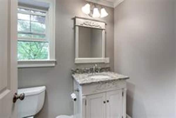 Building Photo - 68 Waverley Ave