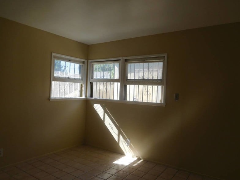 Primary Photo - 455 W Elk Ave