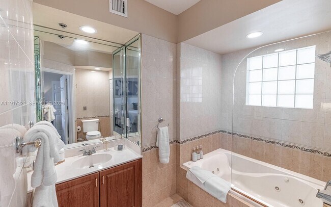 Building Photo - 3255 NE 184th St