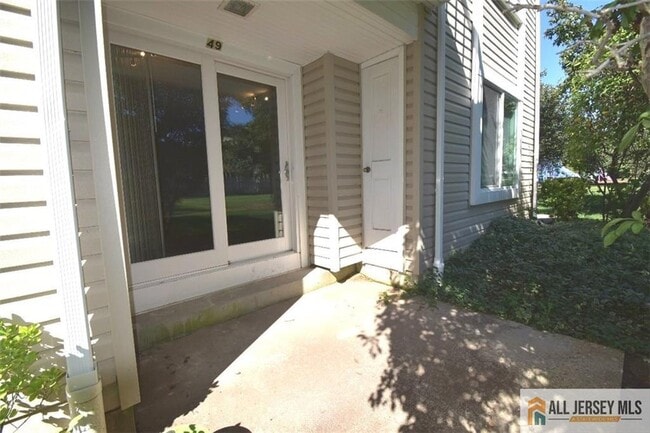 Building Photo - 49 Farnham Square