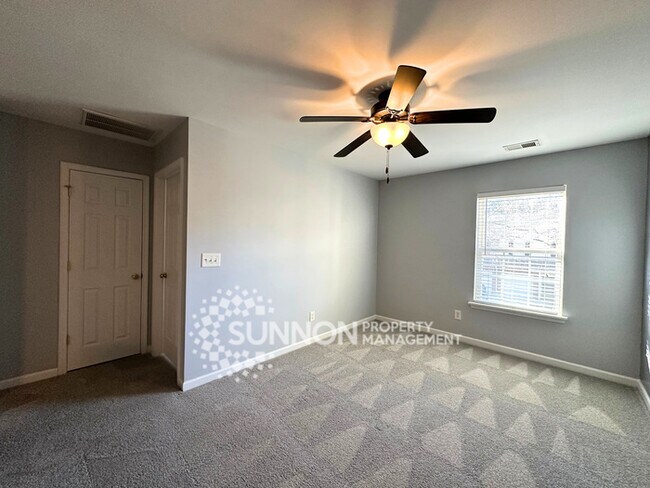 Building Photo - Updated 2 Bedroom Ballantyne Townhome