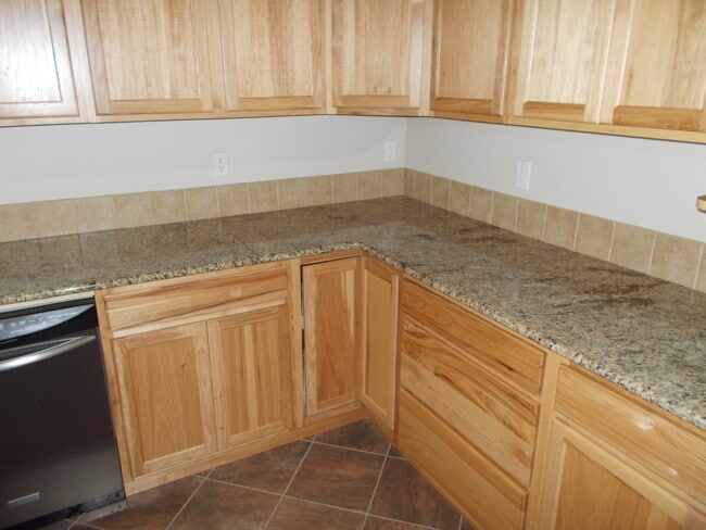 Building Photo - R91G/$1895.00 RENTED