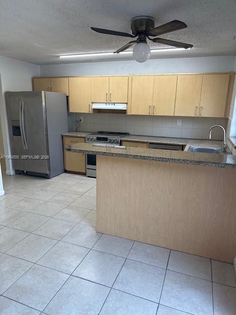 Building Photo - 3920 Woodside Dr