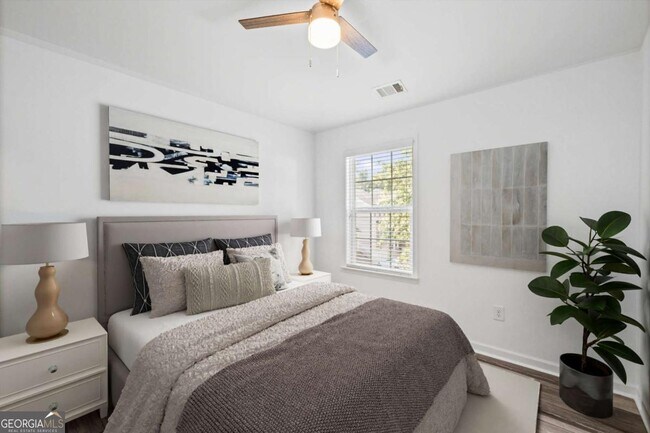 Building Photo - 4228 Laurel Creek Ct SE