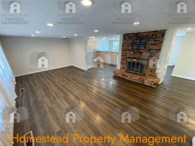 Building Photo - 130 Cottonwood Ct