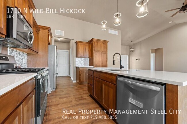 Building Photo - 1710 N Wild Bill Hickock Dr