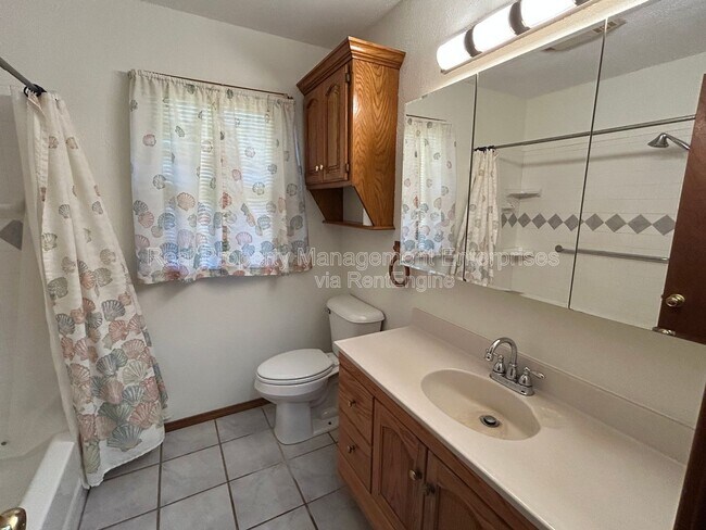 Building Photo - 204 Wolf Ln