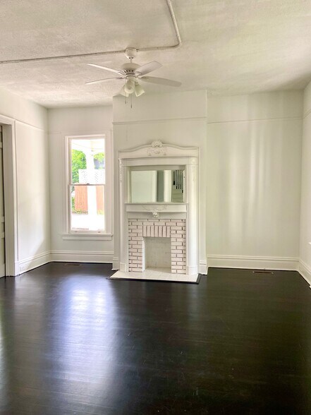 Building Photo - 1716 14th Ave S