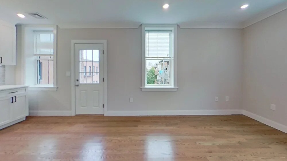 Building Photo - 202 Porter St