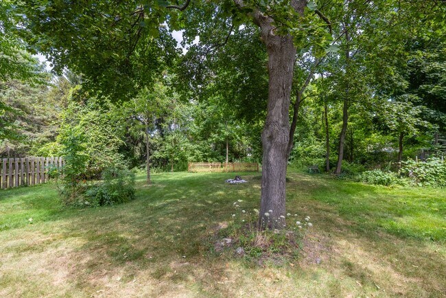 Building Photo - 58 Dutchess Dr