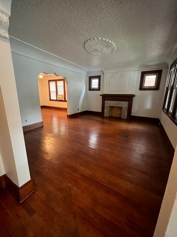 Building Photo - 1258 Lakepointe St