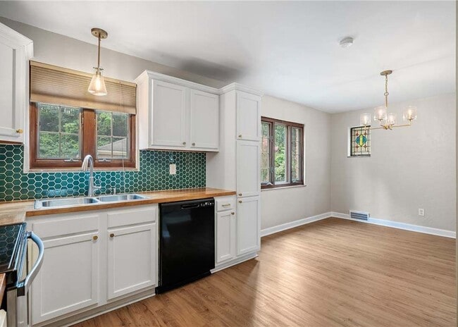 Building Photo - 3729 Baytree St