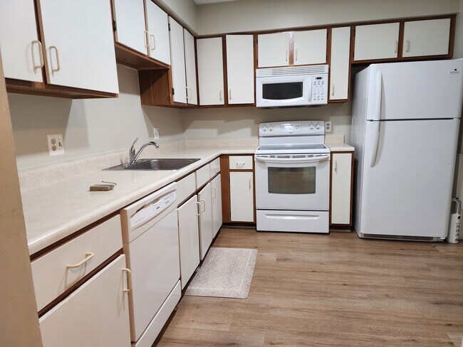 Building Photo - 3370 Heritage Pky