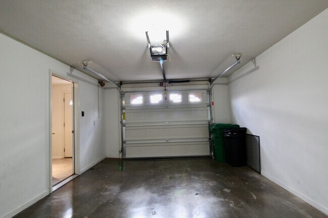 Building Photo - 3-Bedroom Townhome with Bonus Room, Large Deck and Garage!