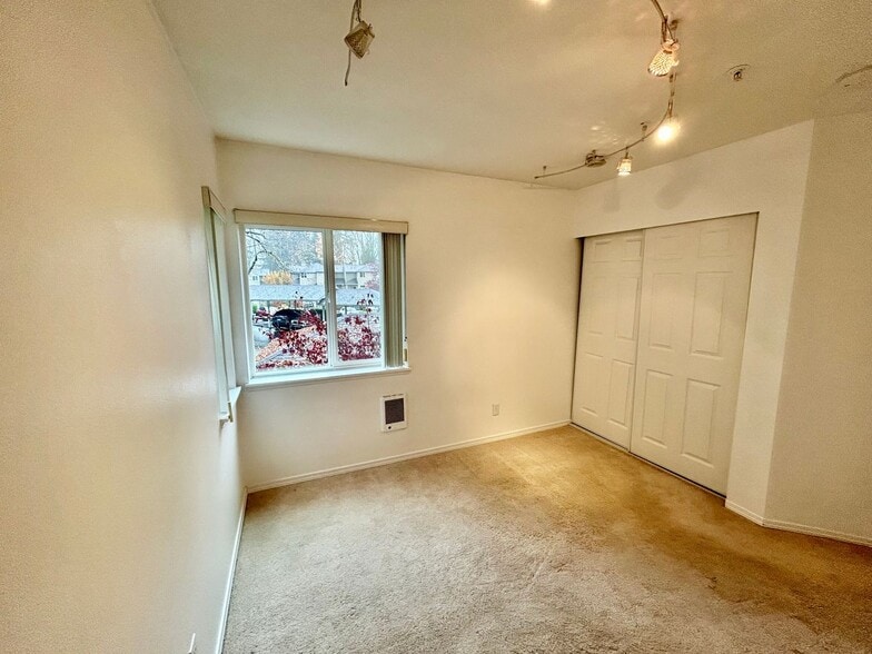 Building Photo - No Rent Until January 1, 2026!!!