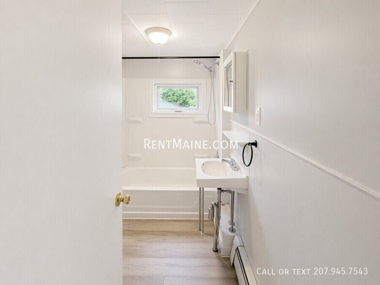 Building Photo - 190 3rd St