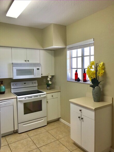Building Photo - 8342 Bernwood Cove Loop
