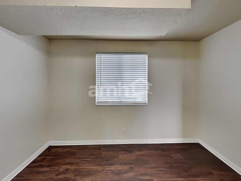 Building Photo - 5404 W Sunfalls Ct